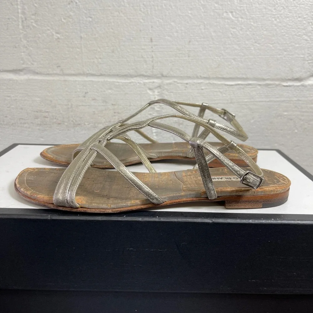 Manolo Blahnik Metallic Strappy Flat Sandals Ankle Strap Women's 38.5 EU/7.5 US‎